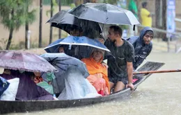 Nỗ lực cứu trợ hàng triệu người mắc kẹt trong lũ lụt tại Bangladesh và Ấn Độ