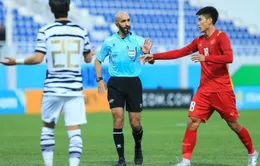 Trọng tài phạt nhầm cầu thủ U23 Hàn Quốc