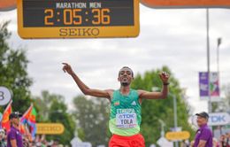 Tamirat Tola giành HCV marathon điền kinh VĐTG