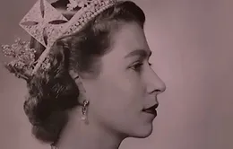 Trưng bày các bức chân dung Nữ hoàng Anh
