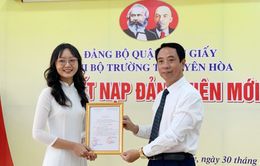 Nữ sinh Hà Nội đỗ 4 trường đại học top đầu được kết nạp Đảng