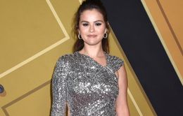 Selena Gomez tận hưởng tuổi 30