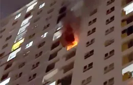 TP Hồ Chí Minh: Cháy căn hộ chung cư, người dân tháo chạy trong đêm