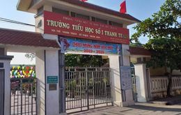 Ngã từ tầng 2 xuống sân trường, một học sinh tiểu học bị gãy cả 2 tay