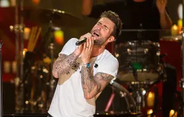 Adam Levine vẫn tiếp tục biểu diễn giữa lùm xùm ngoại tình