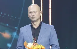 Nhà báo Long Vũ dành tặng giải thưởng VTV Awards 2022 cho mẹ