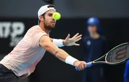 Karen Khachanov vào tứ kết giải Adelaide 2 International