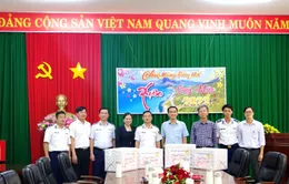 Cảnh sát biển đồng hành cùng ngư dân với "Xuân yêu thương - Tết chia sẻ"