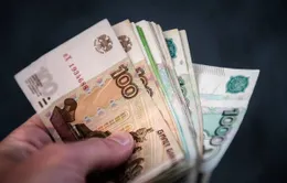 Đồng Ruble giảm xuống mức thấp nhất trong gần 3 tuần so với USD