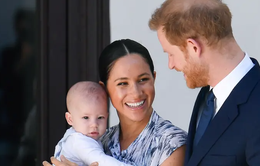 Hoàng tử Harry cáo buộc Hoàng gia Anh "phân biệt đối xử" với vợ Meghan