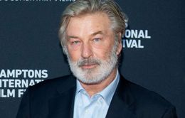 Vụ nổ súng chết người trên phim trường: Alec Baldwin chưa từng liên lạc với gia đình nữ quay phim xấu số