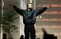 Drake tràn đầy năng lượng tại buổi hòa nhạc trước Super Bowl