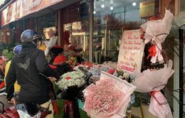 Sôi động thị trường hoa tươi và quà tặng ngày Valentine