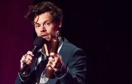 Harry Styles "dọn dẹp" Brit Awards 2023 với 4 giải thưởng