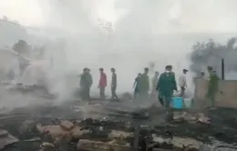 Đốt lửa sưởi ấm khiến nhiều nhà cháy rụi