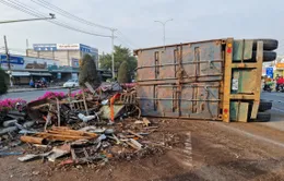 Xe container chở phế liệu bị lật, chắn ngang đường vào Cảng Cái Mép - Thị Vải