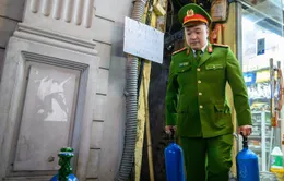 Phá điểm trung chuyển khí cười trong phố cổ