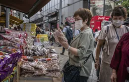 Người Nhật Bản ngày càng tiết kiệm do lạm phát