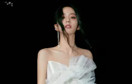 Jisoo (BLACKPINK) đẹp quyến rũ trong poster ra mắt solo