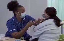 Người có nguy cơ cao nên tiêm vaccine COVID-19 trong mùa thu và đông