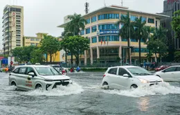 Mưa lớn, nhiều học sinh ở Đà Nẵng, Quảng Trị phải nghỉ học