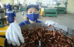 Những bóng hồng giỏi giang trong nhà máy chuyên sản xuất vũ khí, đạn dược