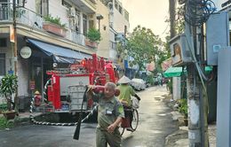 Nhà 2 tầng ở TP Hồ Chí Minh bốc cháy sau tiếng nổ