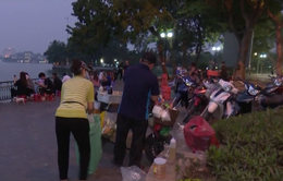 Tái diễn tình trạng lấn chiếm vỉa hè ở Hà Nội