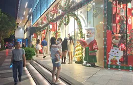 Trung tâm thương mại, quán cafe tại TP Hồ Chí Minh trang hoàng Giáng Sinh sớm để hút khách