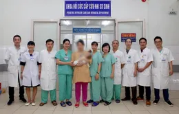 Lọc máu liên tục cứu sống liên tiếp hai trẻ sơ sinh mắc bệnh nguy kịch