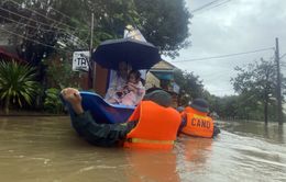 Thừa Thiên - Huế: Khẩn trương di dời người dân ở những khu vực ngập sâu nguy hiểm