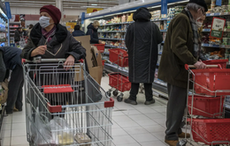 Nhiều hộ gia đình tại Nga chật vật vì giá hàng hóa tăng
