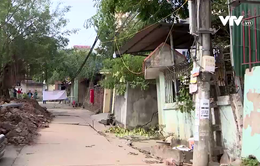 Di dời 6 hộ dân bị sụt lún nhà nghi do khoan giếng ở Hà Nội