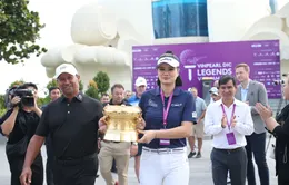 Hoa khôi bóng chuyền Kim Huệ, Miss Golf Thanh Tú rạng rỡ bên chiếc Cúp Vinpearl DIC Legends Vietnam 2023