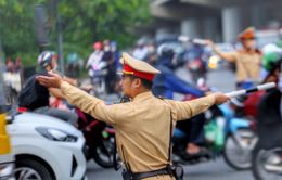 Ngăn chặn tình trạng vi phạm giao thông nhưng quay đầu bỏ chạy, tấn công CSGT