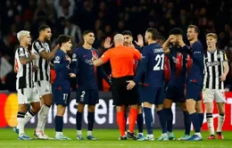 Pha thổi phạt đền gây tranh cãi trong trận Newcastle gặp PSG