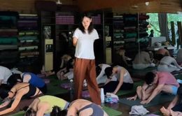 Kết thúc biểu diễn, Lee Hyori lại mở lớp dạy yoga tại Việt Nam