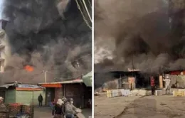 Hà Nội: Cháy khu lán tạm gần chợ nông sản Văn Quán