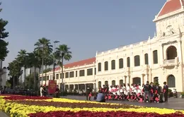 TP Hồ Chí Minh: Người dân và du khách nhộn nhịp xuống phố tham quan, đón năm mới
