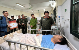 Giám đốc Công an TP Hà Nội thăm chiến sĩ bị thương khi làm nhiệm vụ