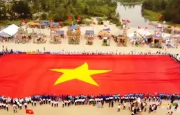 Lễ chào cờ đặc biệt với lá cờ lớn nhất Việt Nam