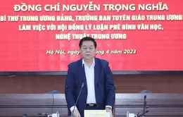 Nâng cao lý luận phê bình văn học nghệ thuật