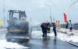 Cần Thơ: Xe đang lưu thông bất ngờ bốc cháy dữ dội