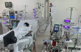 Can thiệp ECMO cứu bé trai viêm cơ tim tối cấp