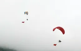 Khai mạc Festival dù lượn “Bay trên mùa nước đổ”