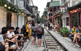 Hà Nội yêu cầu không tổ chức tour đến phố cà phê đường tàu