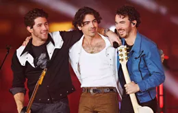 Anh em nhà Jonas Brothers không "dạy dỗ" nhau cách chăm con