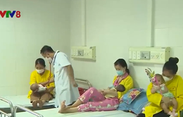 Thanh Hóa: Điều trị cho các bệnh nhi nhập viện do tiêm vắc xin hết hạn