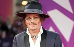 Sự xuất hiện của Johnny Depp tại LHP Cannes gây tranh cãi