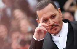 Johnny Depp rơm rớm nước mắt tại buổi ra mắt phim ở Cannes 2023